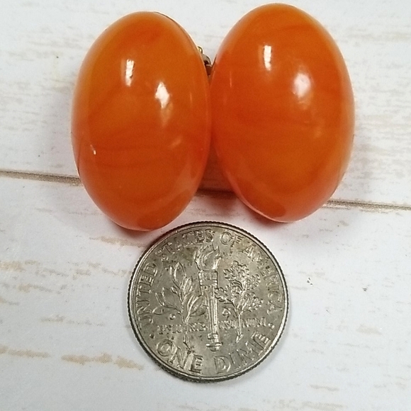 Vintage Mid Century 1950s Orange Celluloid Clip Earrings - Picture 7 of 10